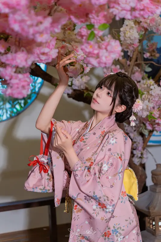 8月作品『温泉の女将』燕无歇 - 咬一口兔娘